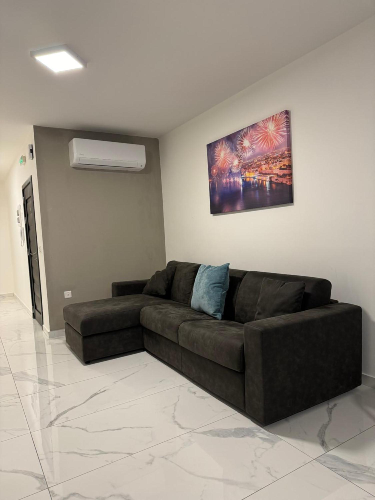 New And Modern In Bugibba, Great Location Apartment *