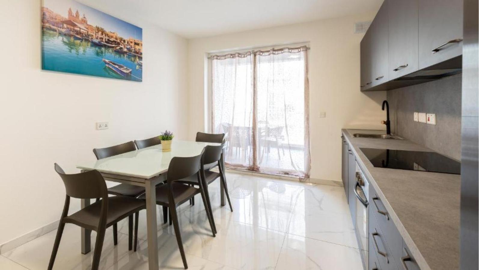 New And Modern In Bugibba, Great Location Apartamento Bahía de San Pablo