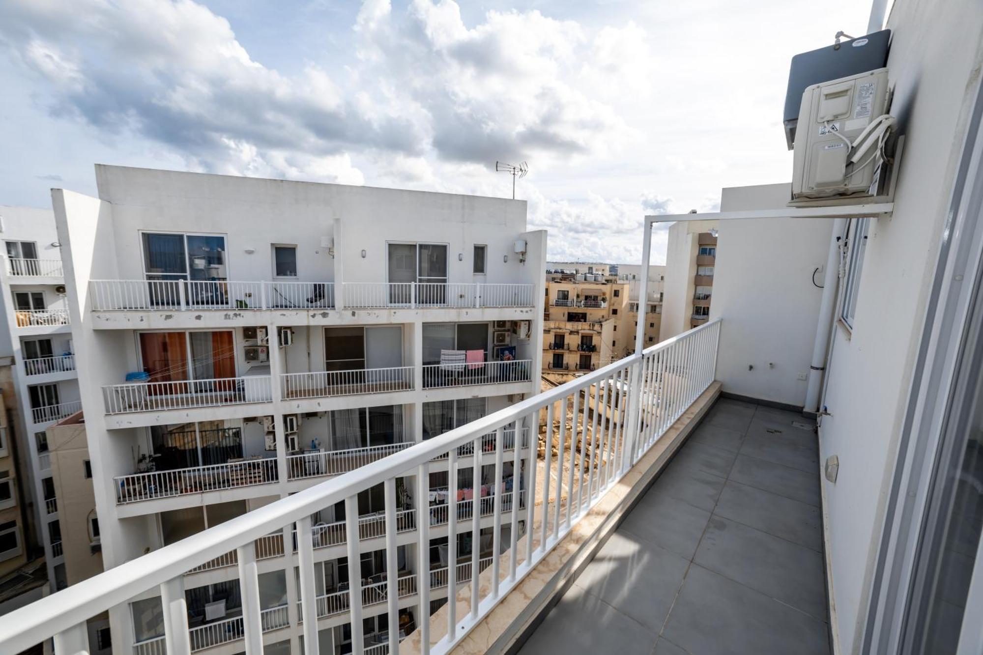 New And Modern In Bugibba, Great Location Apartamento
